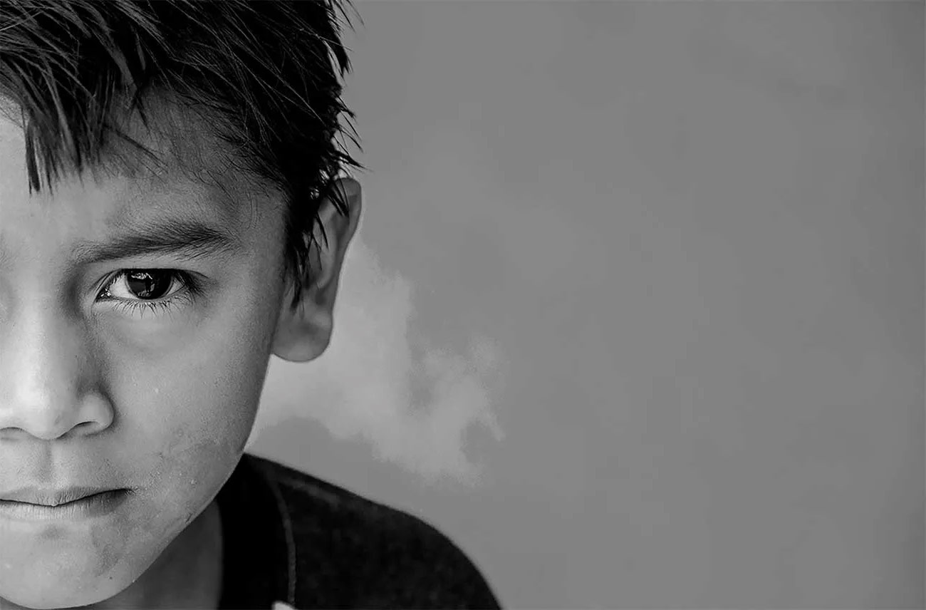 وقتی دستی را به یاری می گیری، بدان که دست دیگرت در دست خداست ...